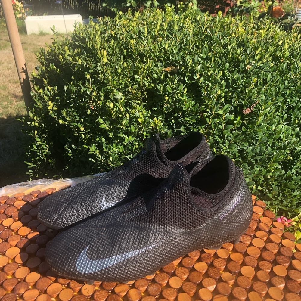 Nike Men’s Black Mesh Slip-On Athletic Shoes with Silver Swoosh Sz 9.5